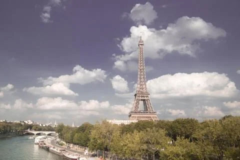 Eiffel tower sunset with clouds. Foto stock