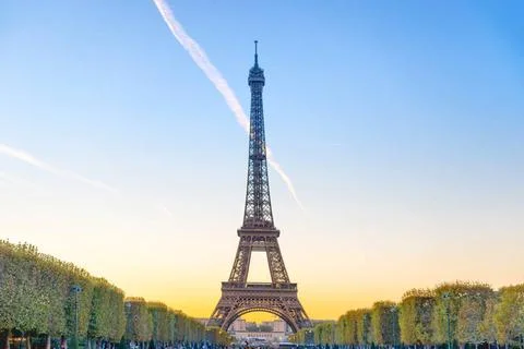 Eiffel Tower at sunset Eiffel Tower on Park Champ de Mars at sunset in Par... 写真素材
