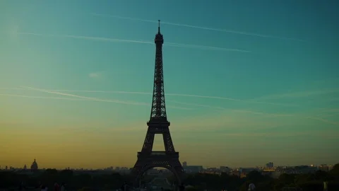 Eiffel tower at sunset orange blue sky in Paris during the summer. Haussmanian Stock-Footage 119357089