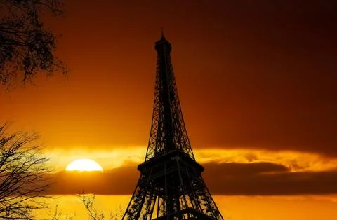 Eiffel Tower at sunset Fotos Stock