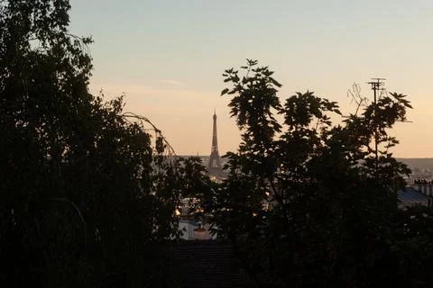 The Eiffel tower at sunset time from the top of Montmatre, Paris, Stock-Fotos