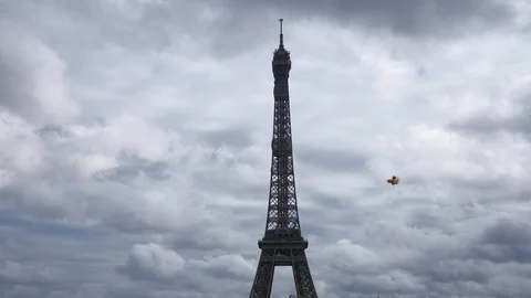 Eiffel Tower. Tour Eiffel. Paris France. Feb 2020. Balloons Lifting up in Cl 動画素材 129226341