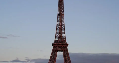 Eiffel Tower (Tour Eiffel) at sunset in Paris, France 動画素材 304431313