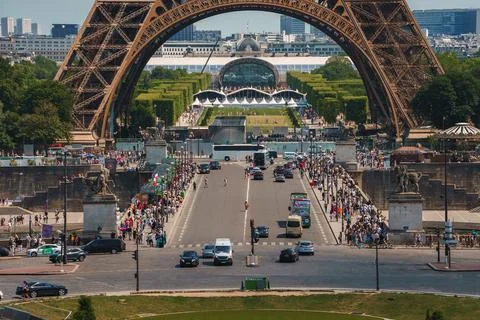 Eiffel Tower Under Clear Blue Sky Fotos de archivo