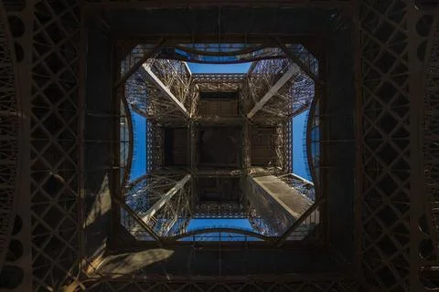 Eiffel Tower V A picture of the Eiffel Tower taken from beneath it (Paris)... Stock-Fotos