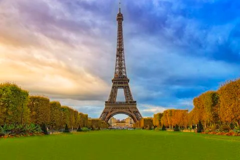 Eiffel tower view from the below angle with blue and cloudy sky Stock-Fotos