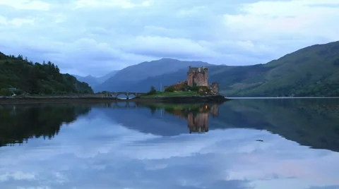 Eilean donan castle at dusk, dornie, highlands, scotland 動画素材 39862353