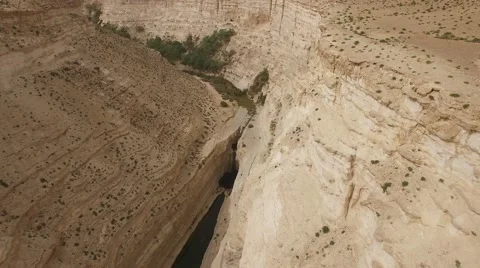 Ein Avdat - Waterfall overview 스톡 동영상 67490694