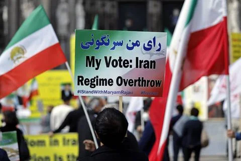 Eine Demonstration von Gegnern des Mullah-Regimes in Teheran fordert Solid... Stock Photos