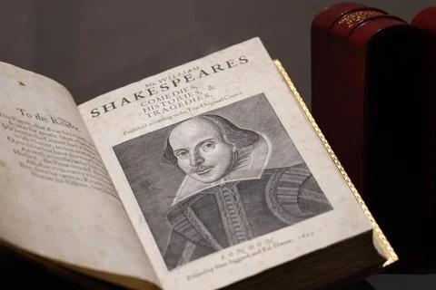 Eine gut erhaltene Erstausgabe von Shakespeares gesammelten Werken, ein Ex... Stock Photos