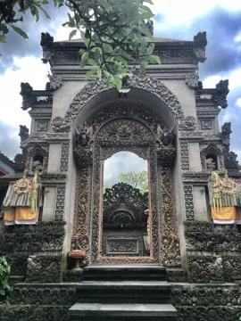 Eingang zu einem Tempel Stock Photos