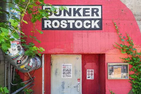 Einmalig in MV: Bunker als Partylocation in Rostock - 07.07.2021: Mit über.. Stock Photos