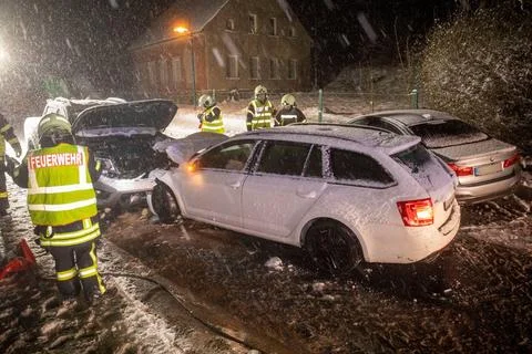 Einsetzende Schneefälle sorgen abermals für Probleme auf den Straßen. Am A Stock Photos