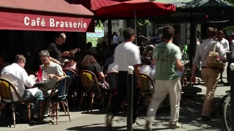 El 70% de los franceses se muestra a favor de la nueva ley antitabaco que entra  Stock Footage 312106640
