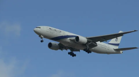 El Al Israel Airlines Boeing 777-258ER on final approach, Heathrow Airport. Stock Footage 35422308