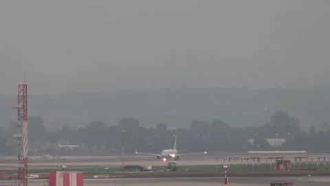 El Al takeoff at dusk, Ben Gurion Vídeos de archivo 231589237