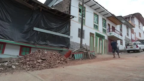 El Cairo, town devastated by Colombia earthquake, refuses to lose hope, El Cairo 動画素材 342355542