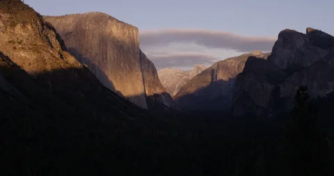 El Capitan and Half Dome during a deep red sunset, Yosemite National Park, 库存影片 103449897