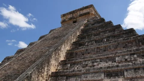 El Castillo Pyramid at Chichén Itzá Under a Bright Mexican Sky Stock Footage 293728169