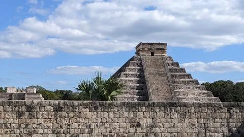 El Castillo Pyramid at Chichen Itza under Blue Sky, Yucatán, Mexico Stock Photos