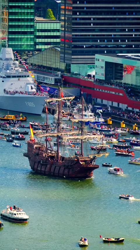 El Galeón Sailing on IJ During SAIL Amsterdam 2025 Viewed from A'DAM 4K Vidéo 336295337