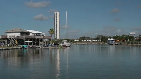 El Lago, TX, US - July 25,2021: View of boats, and the Endeavor on Taylor Bayou. Stock-Footage 201889287