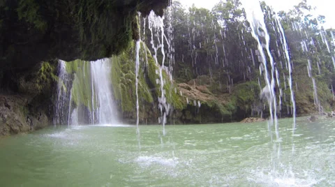 El Limone under and inside falls POV 動画素材 35302407