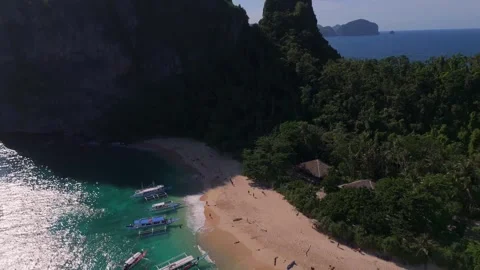 El Nido, Philippines Top Down Aerial of Helicopter Island Coastline 스톡 동영상 332605424