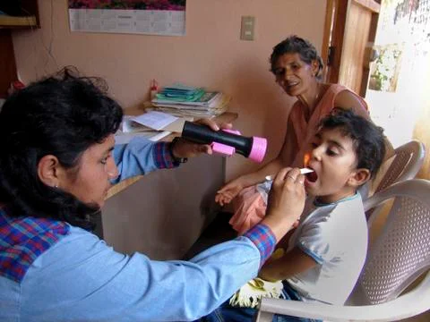El salvador nurse examining child kid at health Stock Photos