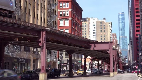 An El train passes through downtown Chicago, Illinois. Stockbeeldmateriaal 79500106