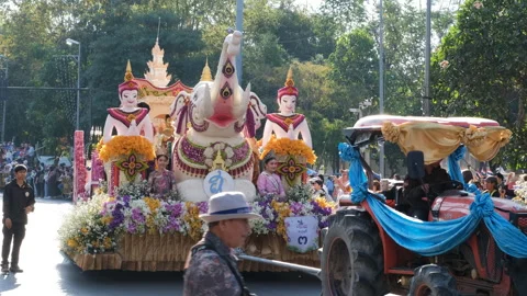 Elaborate flower float at Chiang Mai parade Видео 343139823