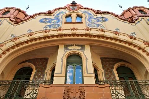 The elaborate upper facade, bay window and balconies of the Ferenc Raichle Pa Foto stock