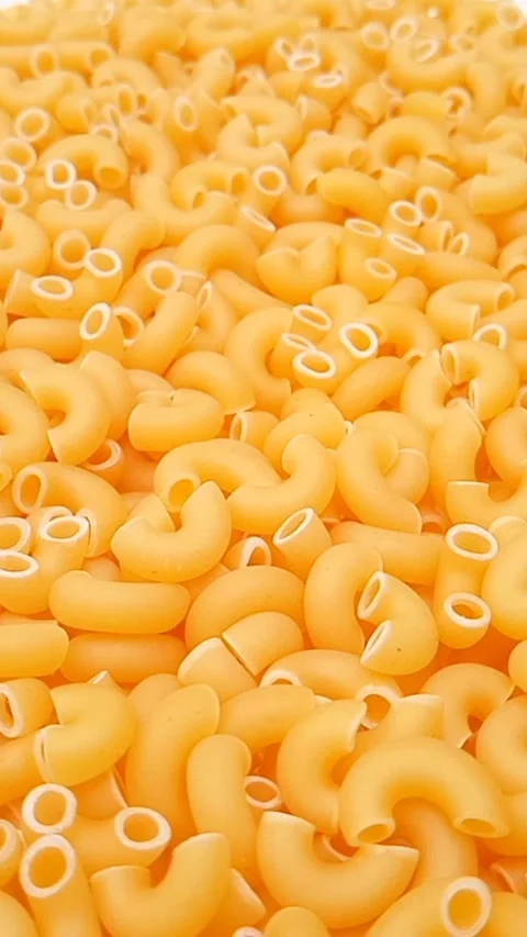 Elbow Macaroni Pasta Rotating Background, Uncooked Elbow Macaroni Pasta  库存影片 334368486