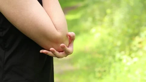 Elbow pain during exercise Stock Footage 311529301