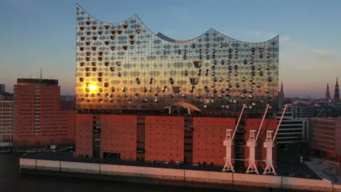 Elbphilharmonie sun reflection, 4K Stock Footage 141770566