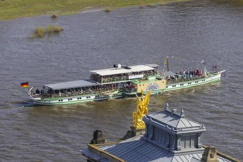 Elbschiffahrt Flottenparade in Dresden Neun historische Personendampfer (P... Stock Photos