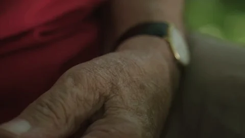 Elder hands with watch 動画素材 89343315