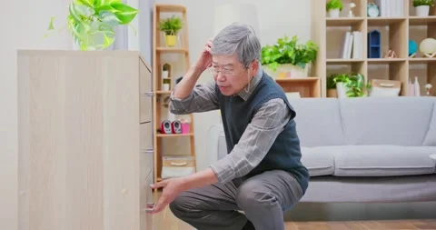 Elder man has memory error Stock Footage 167621315