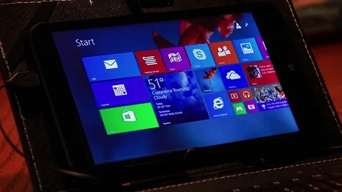 Elder Using PC Tablet 動画素材 81809489
