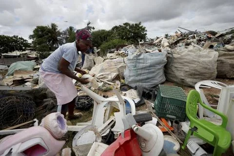  elderly collecting waste for recycling lauro de freitas, bahia, brazil - ... Stock Photos
