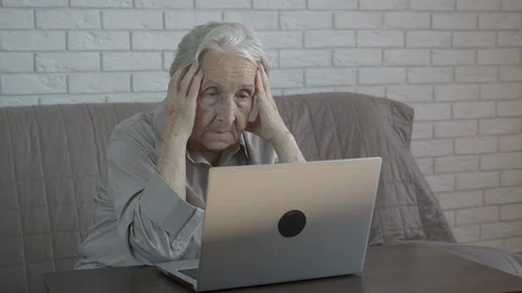 Elderly with computer problem. Stock Footage 128084532