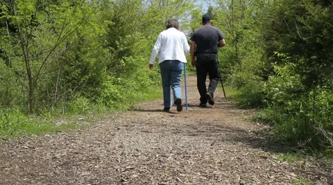 Elderly couple walking 動画素材 5075304