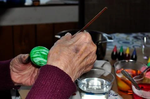 Elderly Hands Painting An Easter Egg Foto stock