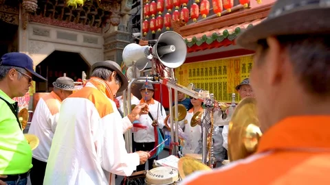 Elderly knocking on the drum gong. Stock Footage 89462696