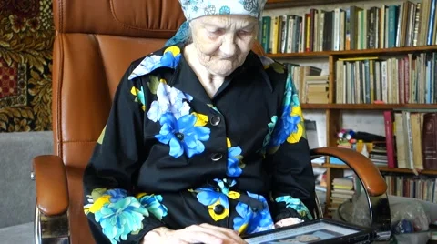 Elderly lady working with tablet Video stock 56236174