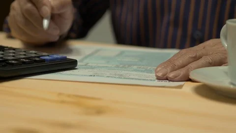 An Elderly Man Is Completing The Us Individual Income Tax Return Form 1040 스톡 동영상 76769934