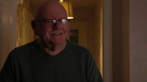 Elderly man feeling angry Vídeo Stock 257237565