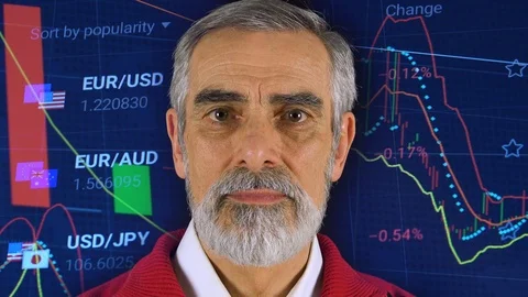 An elderly man looks at the camera - face closeup - stock market in the Stock-Footage 92300536