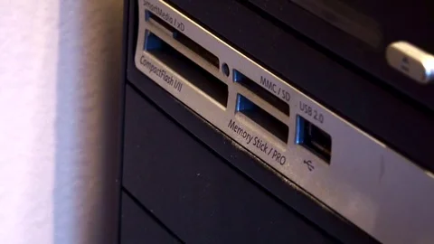 Elderly Man Plugging Flash Drive into a PC 스톡 동영상 83959633