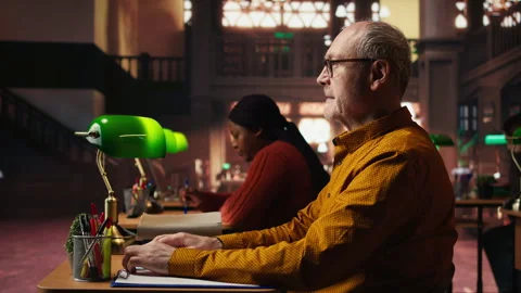 Elderly man with a respiratory problem having a panic attack in the library 스톡 동영상 313303855